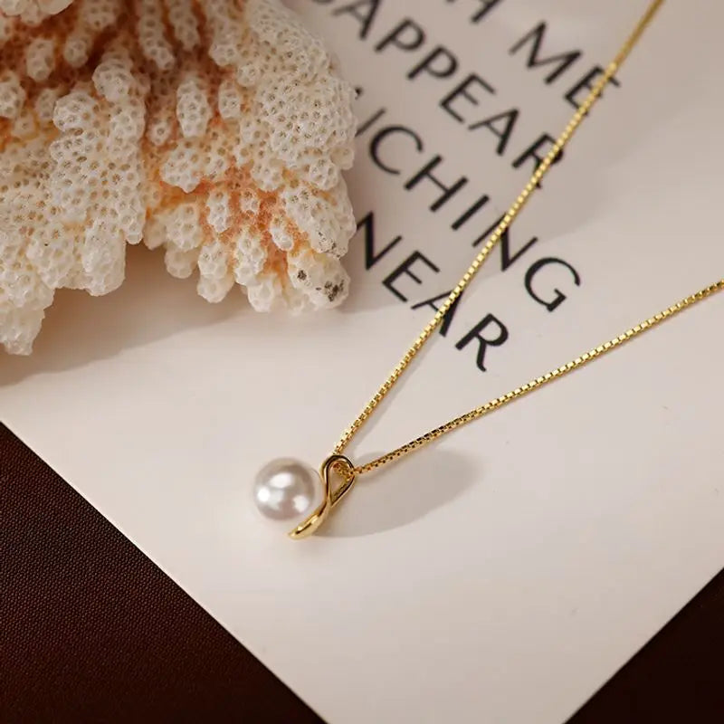 Huitan Simple Elegant Round Imitation Pearl Pendant Necklace for Women Silver Color/Gold Color Daily Wear Wedding Trendy Jewelry