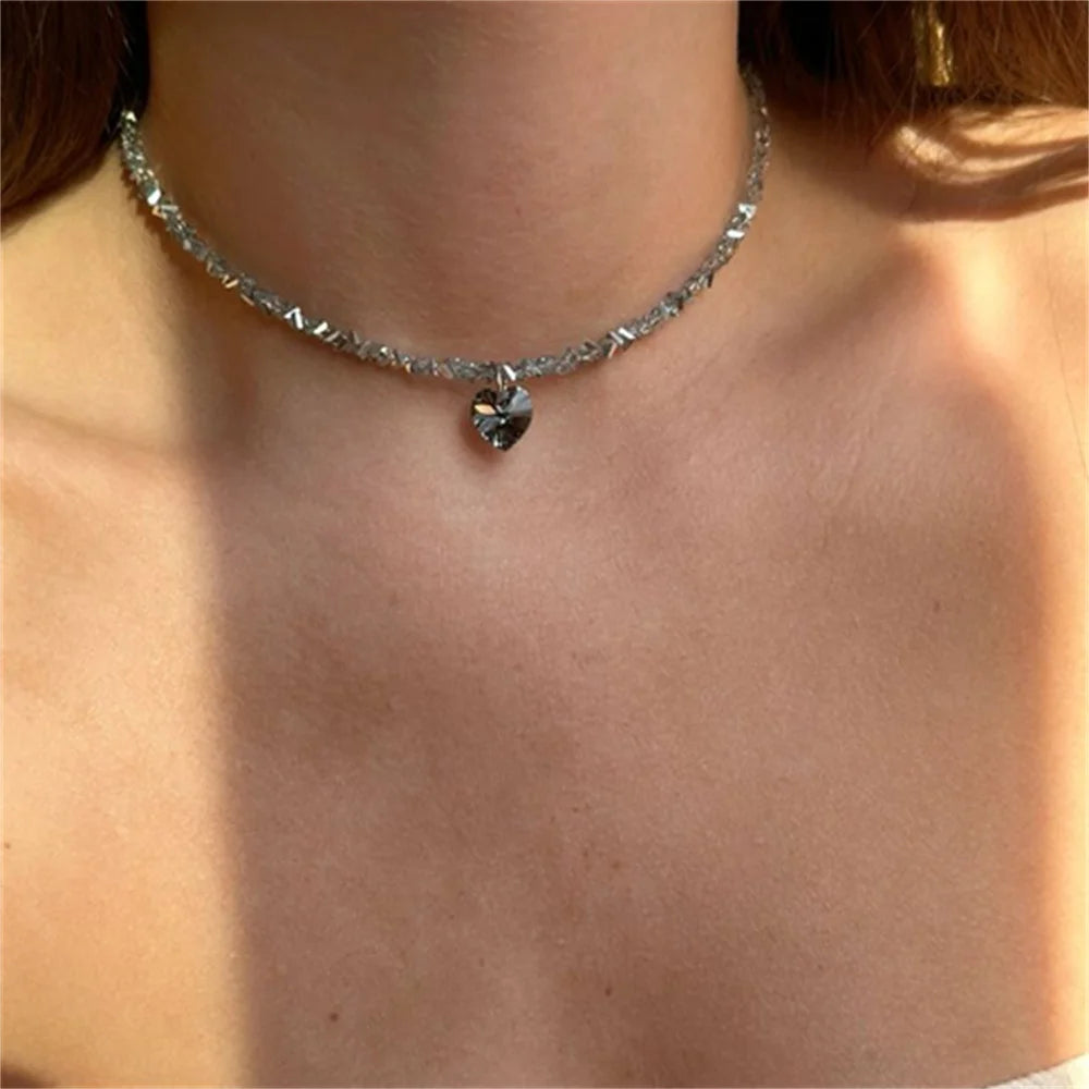 Punk fringe zircon heart-shaped pendant necklace for women, Bohemian geometric Baroque black crystal chain jewelry