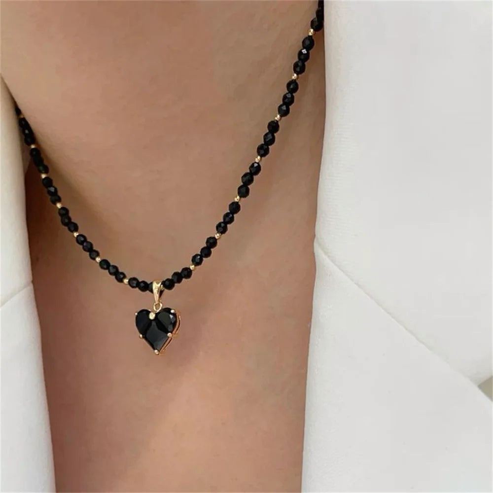Punk fringe zircon heart-shaped pendant necklace for women, Bohemian geometric Baroque black crystal chain jewelry