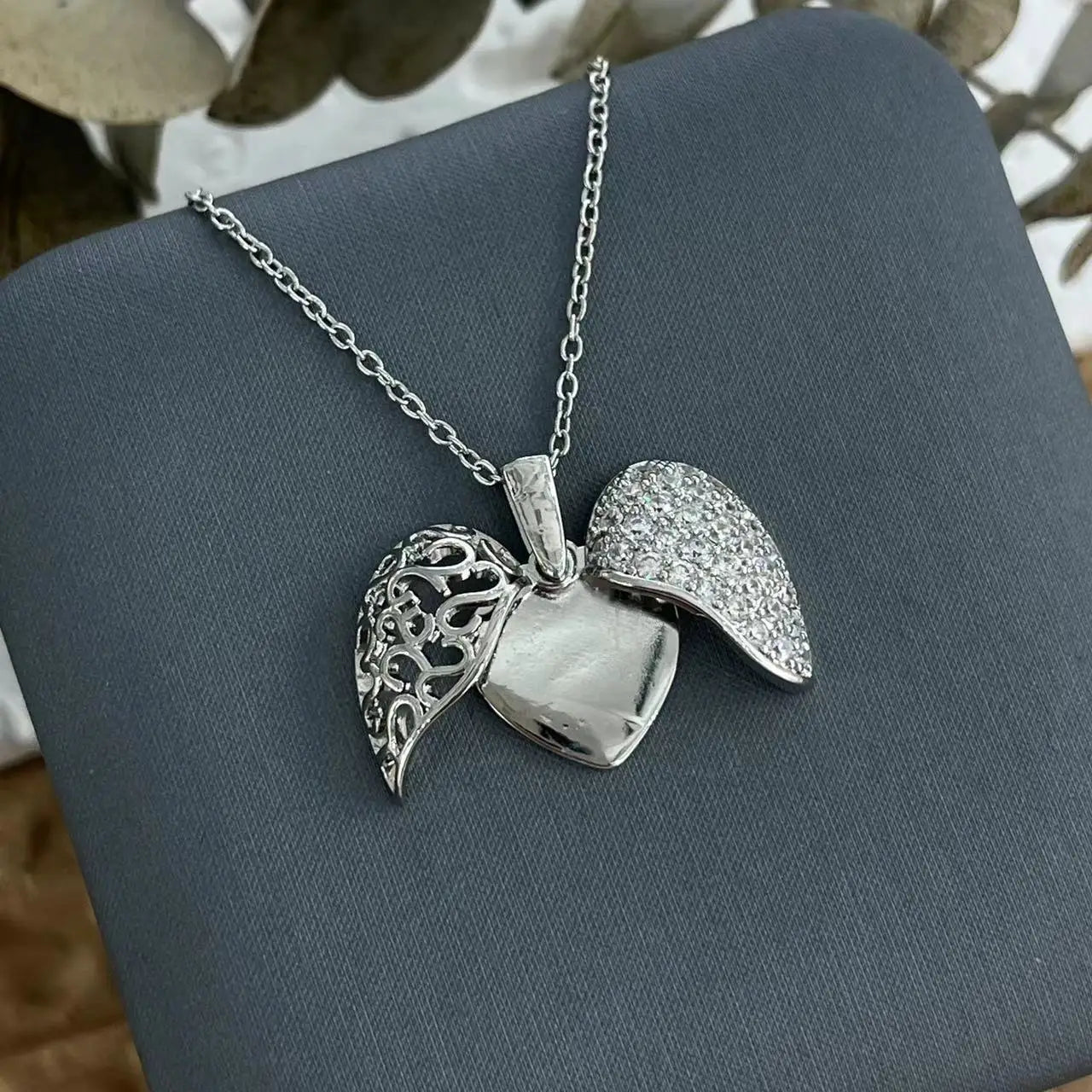 fashion new personalized angel love opening and closing necklace, women's heart-shaped pendant, collarbone chain jewelry